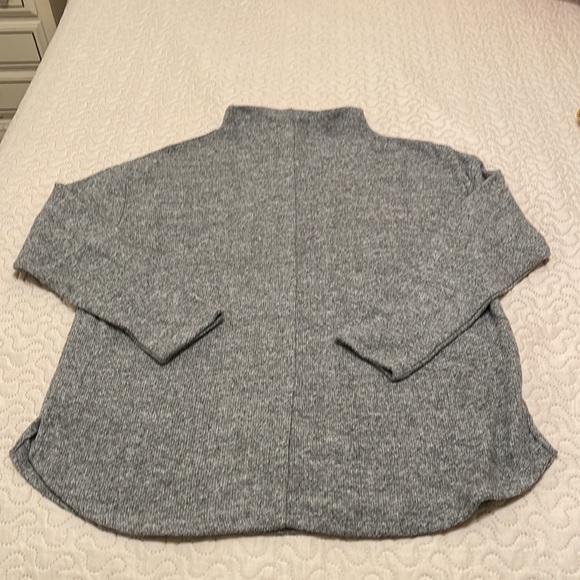 Old Navy 3/4 Sleeve Top with Side Slits Size Large - Picture 4 of 11